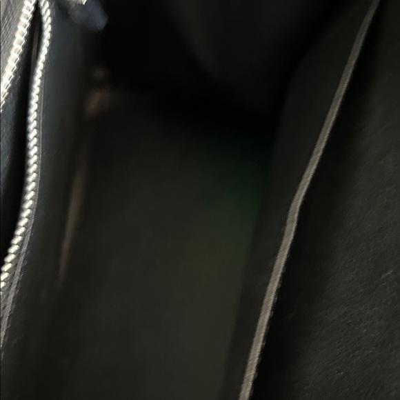 Elegant Black Leather Men's Bag - Picture 7 of 9